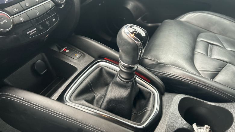 Nissan Qashqai 1.3 DiG-T 160 Tekna+ 5dr Petrol Hatchback